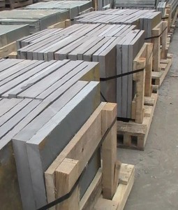 natural cleft variegated bluestone pavers pallet wholesale direct