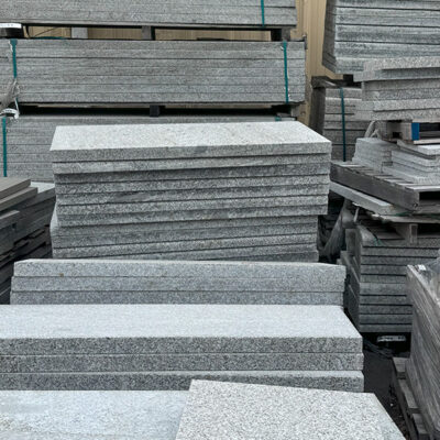 pattern and irregular cut granite on pallets